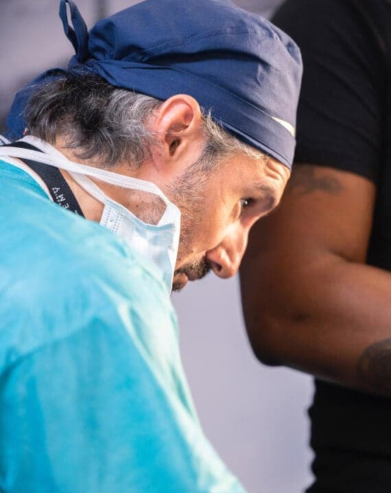El Dr. G, conocido por sus pacientes como The Lipo Doc